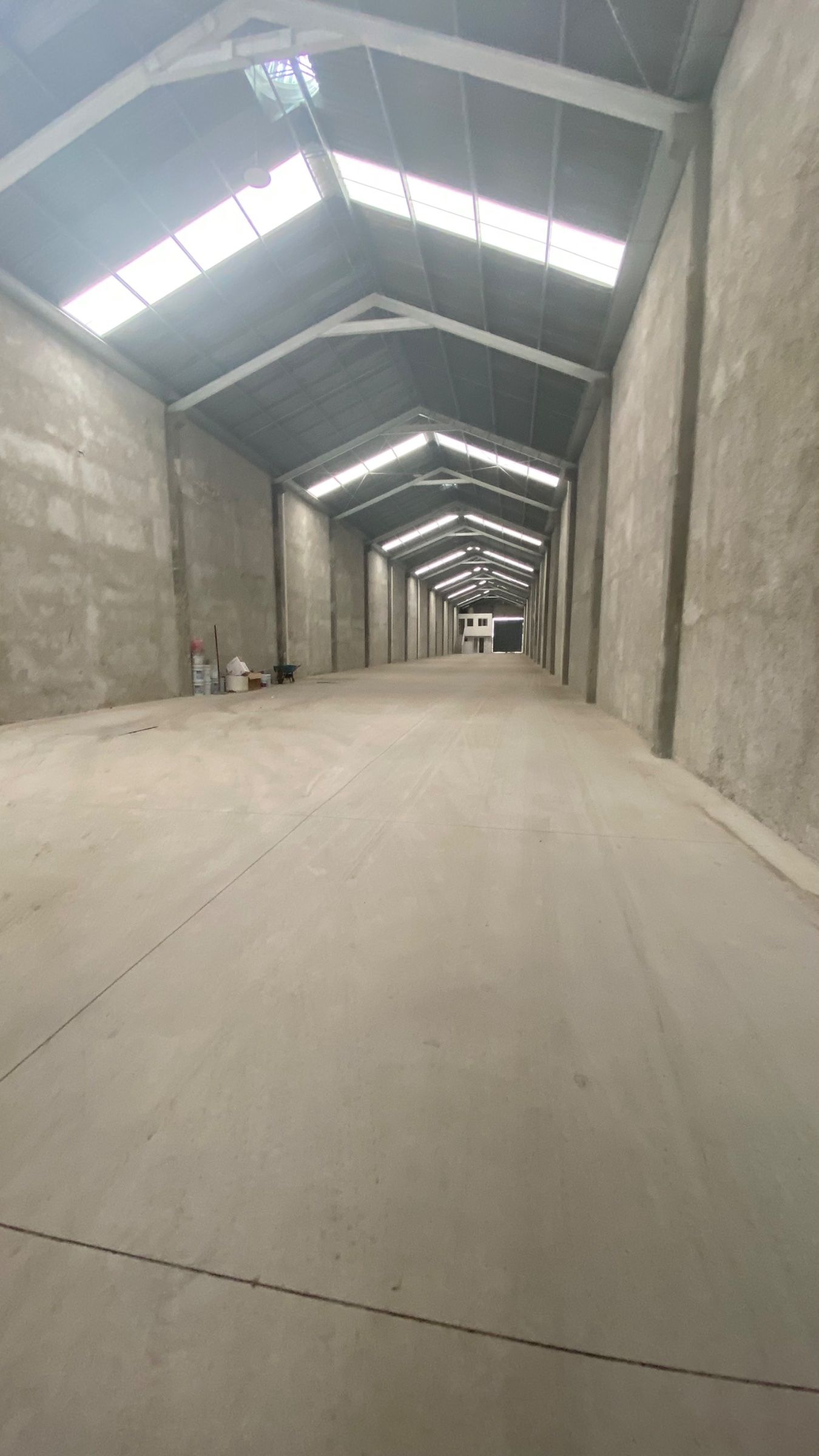 Bodega - 1,000 m²