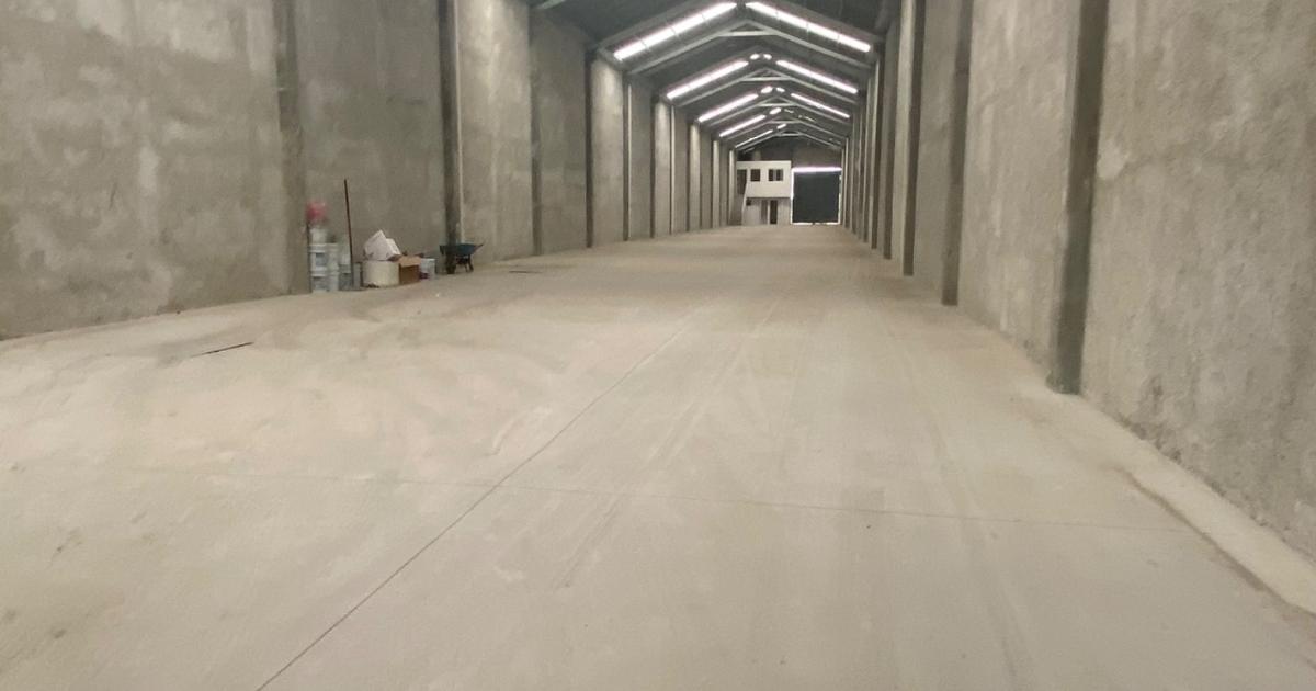 Bodega - 1,000 m²