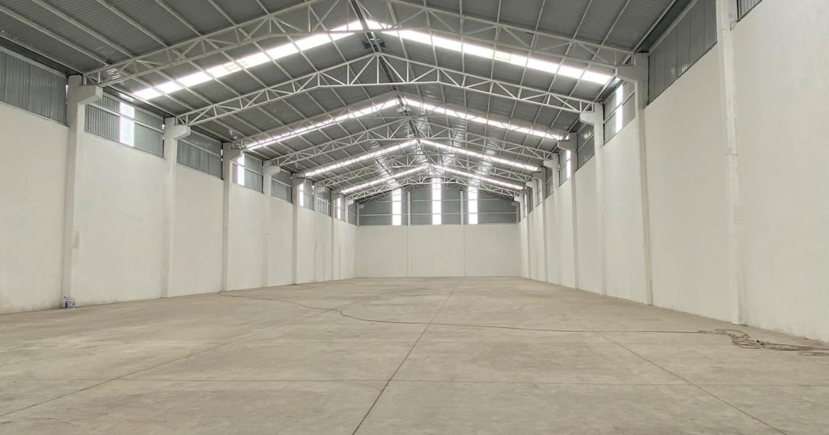 Bodega - 1,600 m²